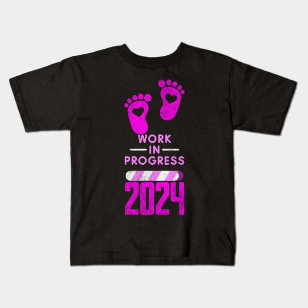 Baby Loading 2024- Baby announcement - PINK Kids T-Shirt by Bellinna